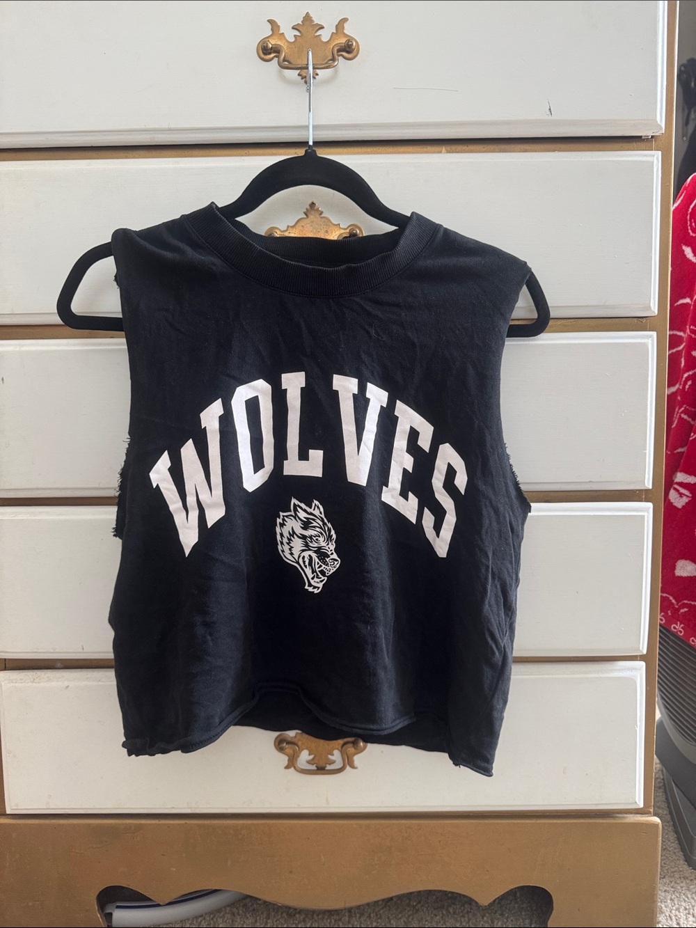 Darc Sport Black Cropped Sleeveless 'WOLVES' Graphic Tank